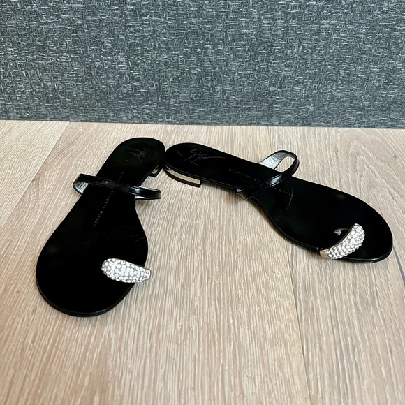 Vintage Giuseppe Zanotti Black Leather and Crystal Toe detail. Size 35 - Picture 2 of 11